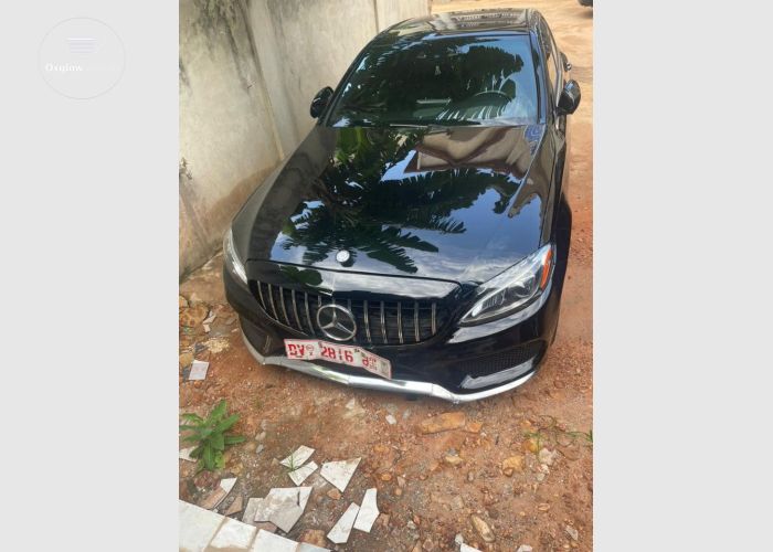 Mercedes Benz C300 4Matic 2017 model 