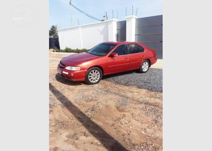 Nissan Altima 2002 Model