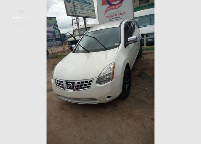 Nissan Rogue 2010 Model