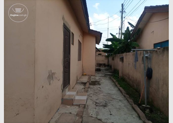 TITLED 3 BEDROOM HOUSE ON HALF PLOT AT DVLA SATELLITE KUTUNSE