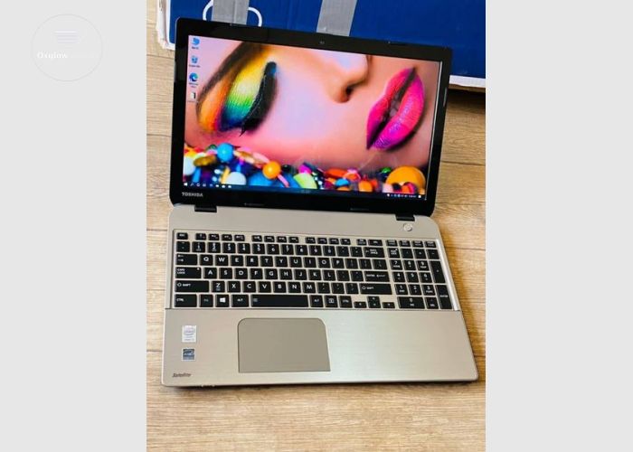 Toshiba Satellite E55-A Laptop