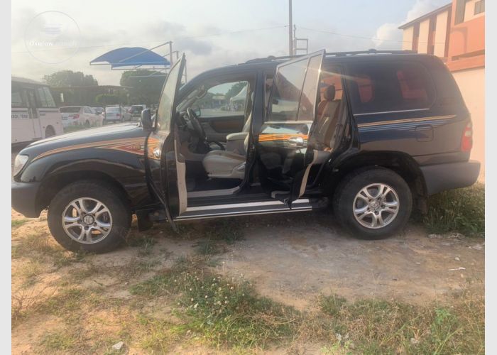 Toyota Land Cruiser 2004 Model