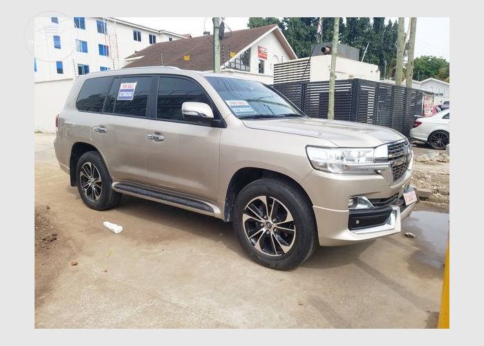 Toyota Land Cruiser 2010 Model