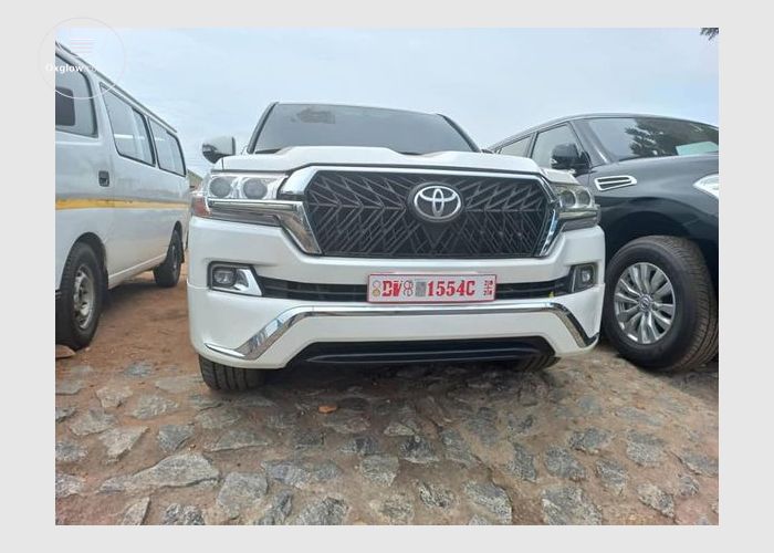 Toyota Land Cruiser V8 2013 Model