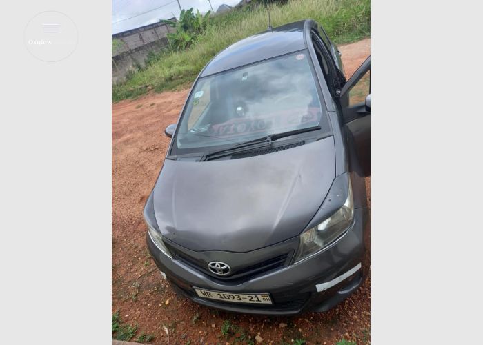 Toyota Yaris 2011 Model 