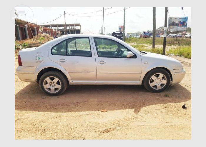 VOLKSWAGEN (VW) BORA