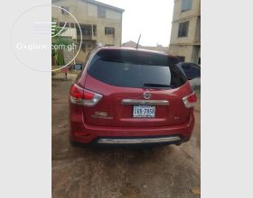  2017 pathfinder SUV 4x4