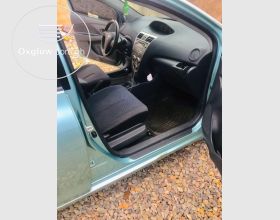  Toyota Yaris 2010
