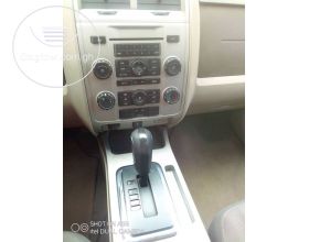  2010 Ford Escape (4WD)