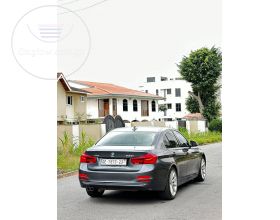  BMW 330i  