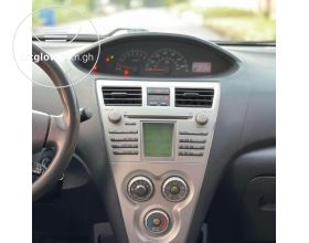 2010 Toyota Yaris Key start 
