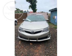2014 TOYOTA CAMRY SE FULL OPTION