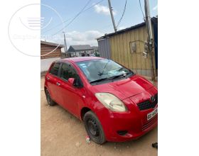 3plugs vitz available with no hidden fault