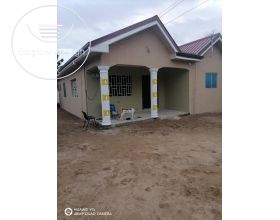 4 Bedroom house Plus 2 Stores