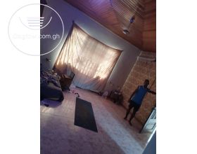 4 Bedrooms Apartment