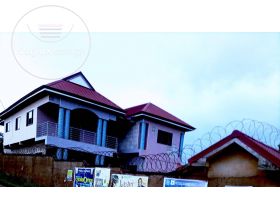 4 Bedrooms Apartment