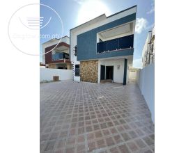 4 Bedrooms Home