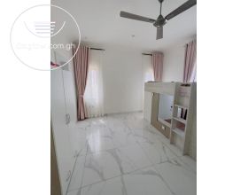 4 Bedrooms House