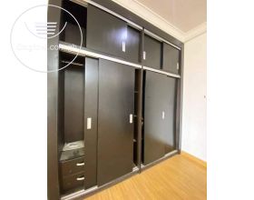 4 Bedrooms House