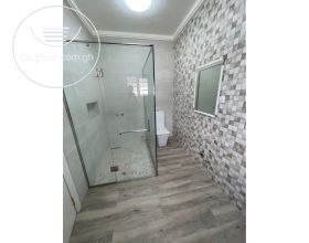 4 Bedrooms House