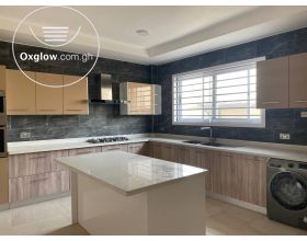 4 Bedrooms House