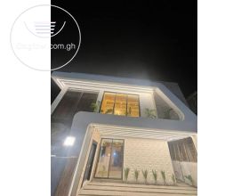 4 Bedrooms House