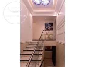 4 Bedrooms House