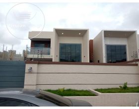 4 Bedrooms House