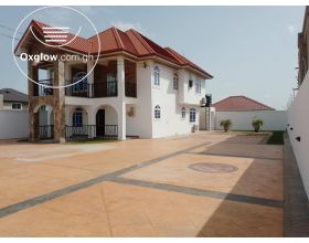 4 Bedrooms House
