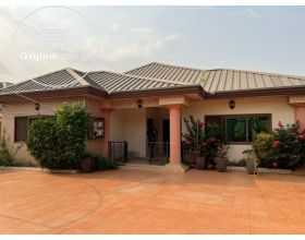 4 Bedrooms House