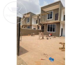 4 Bedrooms House