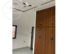 4 Bedrooms House