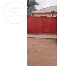4 Bedrooms House