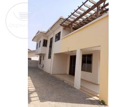 4 Bedrooms House
