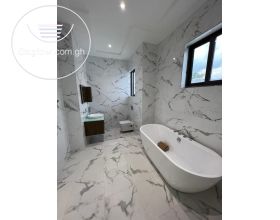 4 Bedrooms House