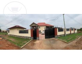 4 Bedrooms House