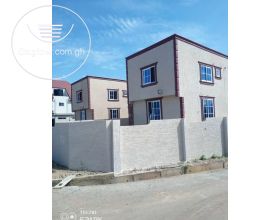 4 Bedrooms House