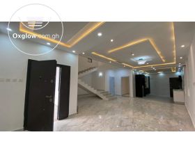 4 Bedrooms House