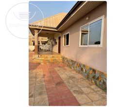 4 Bedrooms House