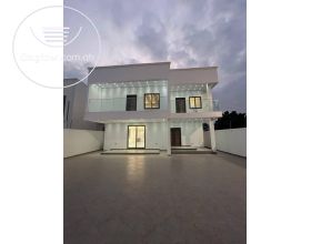 4 Bedrooms House