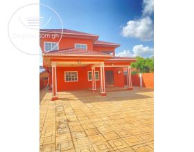 4 Bedrooms House