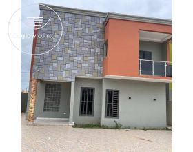 4 Bedrooms House