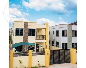 4 Bedrooms House