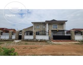 4 Bedrooms House