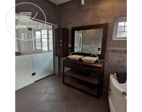 4 Bedrooms House