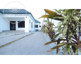 4 Bedrooms House