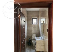 4 Bedrooms House