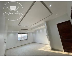4 Bedrooms House