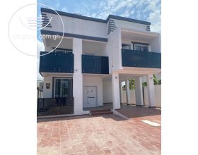 4 Bedrooms House Storey Building
