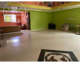 5 Bedrooms House